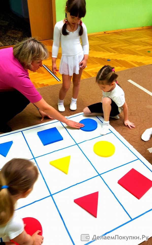 занятия по физкультуре в детском саду. игры ловишки для детей. подвижные игры на полу. игра "цвет, форма, размер". интересные игры для детей в садике.