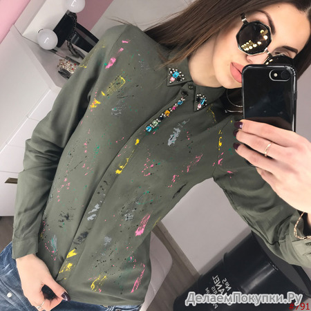 Отличная рубашка с яркими брызгами краски в стиле casual