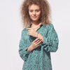Свободная блузка из премиальной вискозы с пуговицами из натурального перламутра Цвет: изумруд  Артикул: D29.718