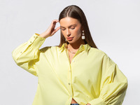 Блузка из поли-вискозы с эффектом тафты Цвет: лимонный   Артикул: D29.764